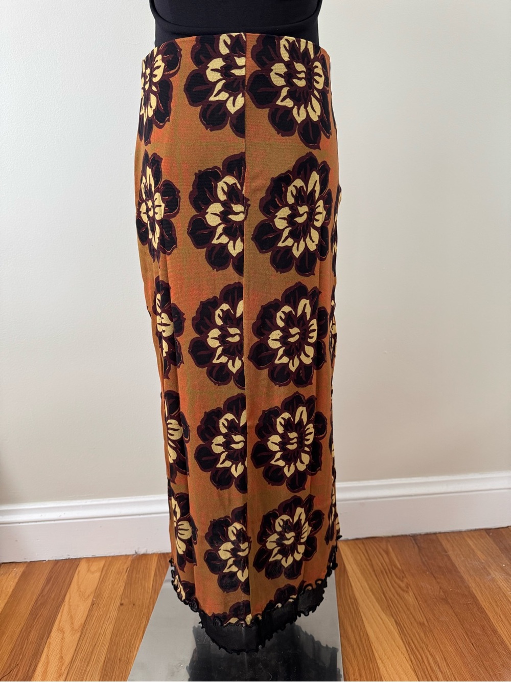Banana Republic Gold Floral Tile Mesh Midi Skirt — Size Medium (NWT) - Picture 6 of 8